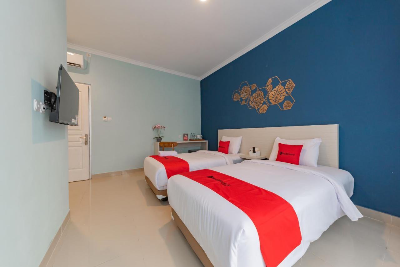 Reddoorz Plus Near Surapati Core Bandung Luaran gambar